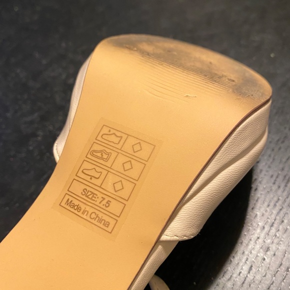 BAIT cream t-strap heels - 7.5 - Picture 7 of 7